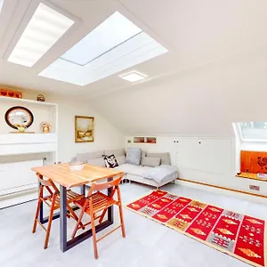 2bed With Free Parking & An Aircon - 40min To Centre * London