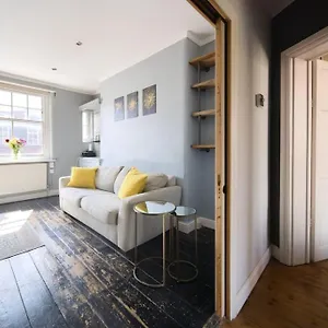 Top-floor Covent Garden Flat Apartment London