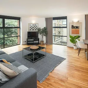 Superfast Broadband 2bd Flat Farringdon