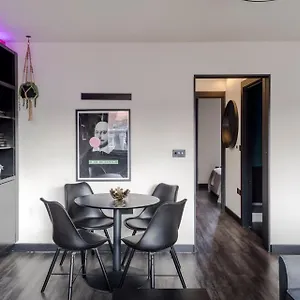 Apartment The Influencer - Soho - By Frankie Says London