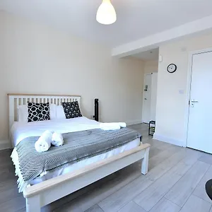 Flats Near Seven Sisters Apartment *