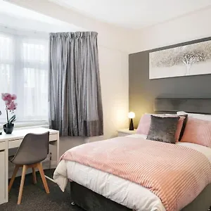 2 Bed Garden Flat Sleeps 6 Close To Brixton Apartment *
