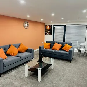 Ah Livings Apartment *