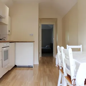 Hendon Park Terrace Apartment