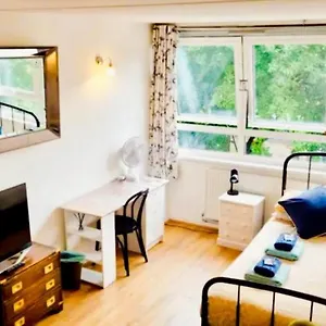 Spacious Double By Batteresa Park - Zone 1 London