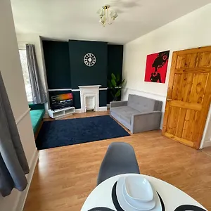 East End Short Apartment