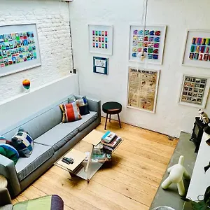 Apartment Stunning With Summer Cabin, Garden And Terrace London