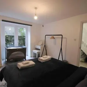 Apartment Cozy 1-bedroom In