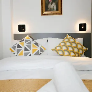 New Luxury In Next To Shops, Cafes, Bars & Metro London