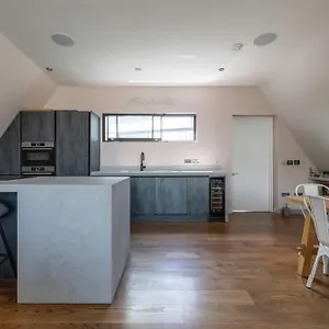 Homestay Penthouse Of Old Piano Factory In Kentish Town - *