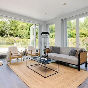 The Putney Hideaway - Modern And Elegant 3bdr Flat With Patio *