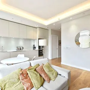 Leicester Square Central Designer Sleeps 6 Apartment *