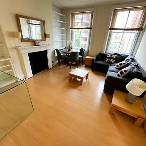Flat C Stockwell Apartment *