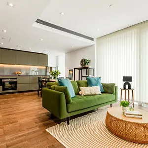 Radiant 2 Bdr With Balcony In Luxury Building Apartment