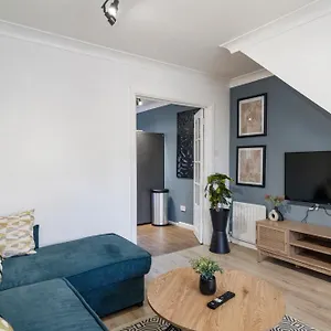 Holiday home 40 Percent Off! - Delightful Abode In - Garden London