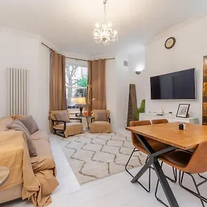 Apartment Spacious And Modern Duplex With Garden *