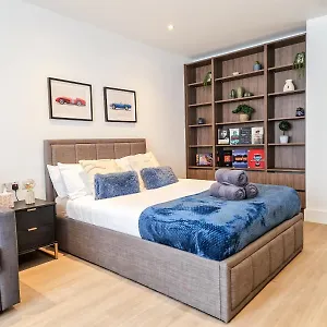 Modern & 3bedroom Flat With Pvt Balcony Steps From Regent's Park London