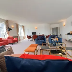 Apartment Charming 3-bed In Central *