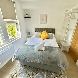 Homestay Cosy En-suite In Stratford *