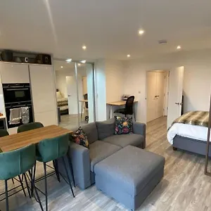 Luxe: Stylish Apartment London