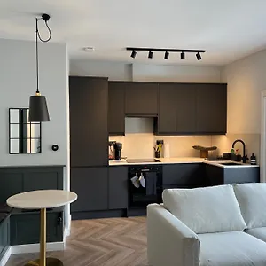 Convenient Clapham Junction Flat *