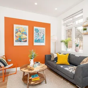 House 4 Bedroom-north London-free Parking