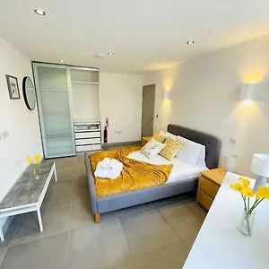 Apartment Ramsay Express London