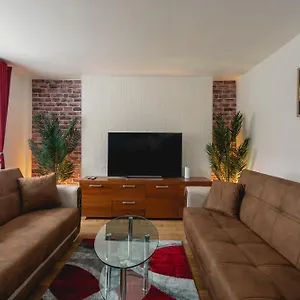 Spacious With Garden In London