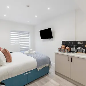 Minimalist Bliss With Refreshing Ambiance