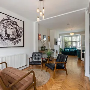 Holiday home Entire House In Wimbledon