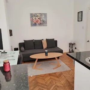 One Bedroom By Bayswater, Hyde Park Apartment