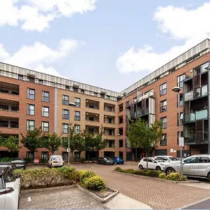 Top-rated Family Penthouse - King Size Bed & Free Parking Apartment