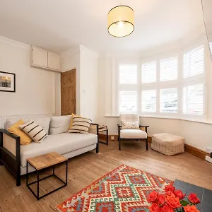 Holiday home Quaint Victorian Great Transport To London Pass The Keys *