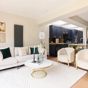 The Brondesbury Park - Sparkling 3bdr Flat With Garden London
