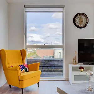 Apartment Riverfront: 2 Bed In London - Parking *
