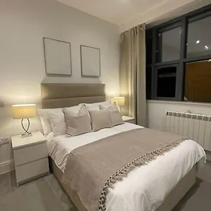 30 Mins From London Apartment Uxbridge