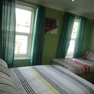 Holiday home Three Bedroom House Lancaster Road *