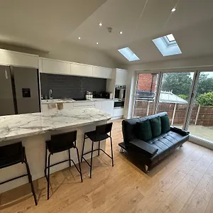 5 Bedroom House In *