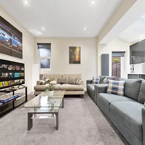 Modern In Shepherds Bush, Near Westfield * London