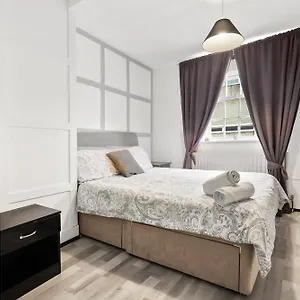 Perfectly Located, Cozy Double In Of * London