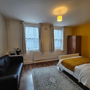 Apartment In Whitechapel *