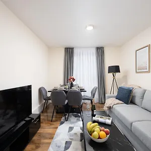 Elegant And Spacious 3 Bedroom In Fulham London