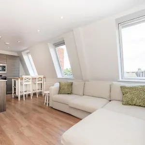 Cosy Stylish In Pass The Keys * Twickenham