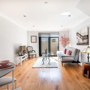 Exceptional 2 Bed Boutique In Holiday home