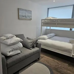 Tavellers In Delta Dpf2 Apartment Croydon