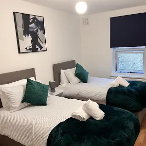 Hive Close To Abbeywood Free Parking Wifi Holiday home *