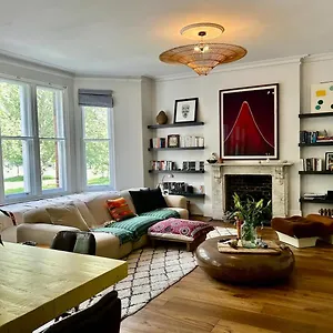 Apartment A Spacious With Style London