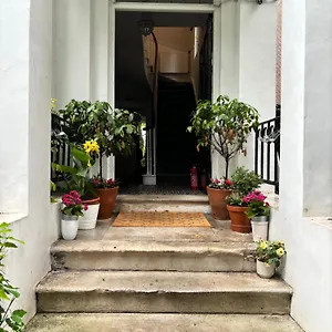 Central Victorian House Guest house