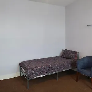 The Highbury & Islington 2 Single Beds * London
