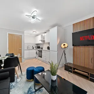 Apartment Zone 2 Stylish 3 Bedroom Long Special Prices Free Parking *